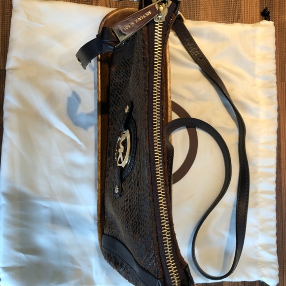 MICHAEL KORS EMBOSSED LEATHER SHOULDER BAG - Picture 3 of 8